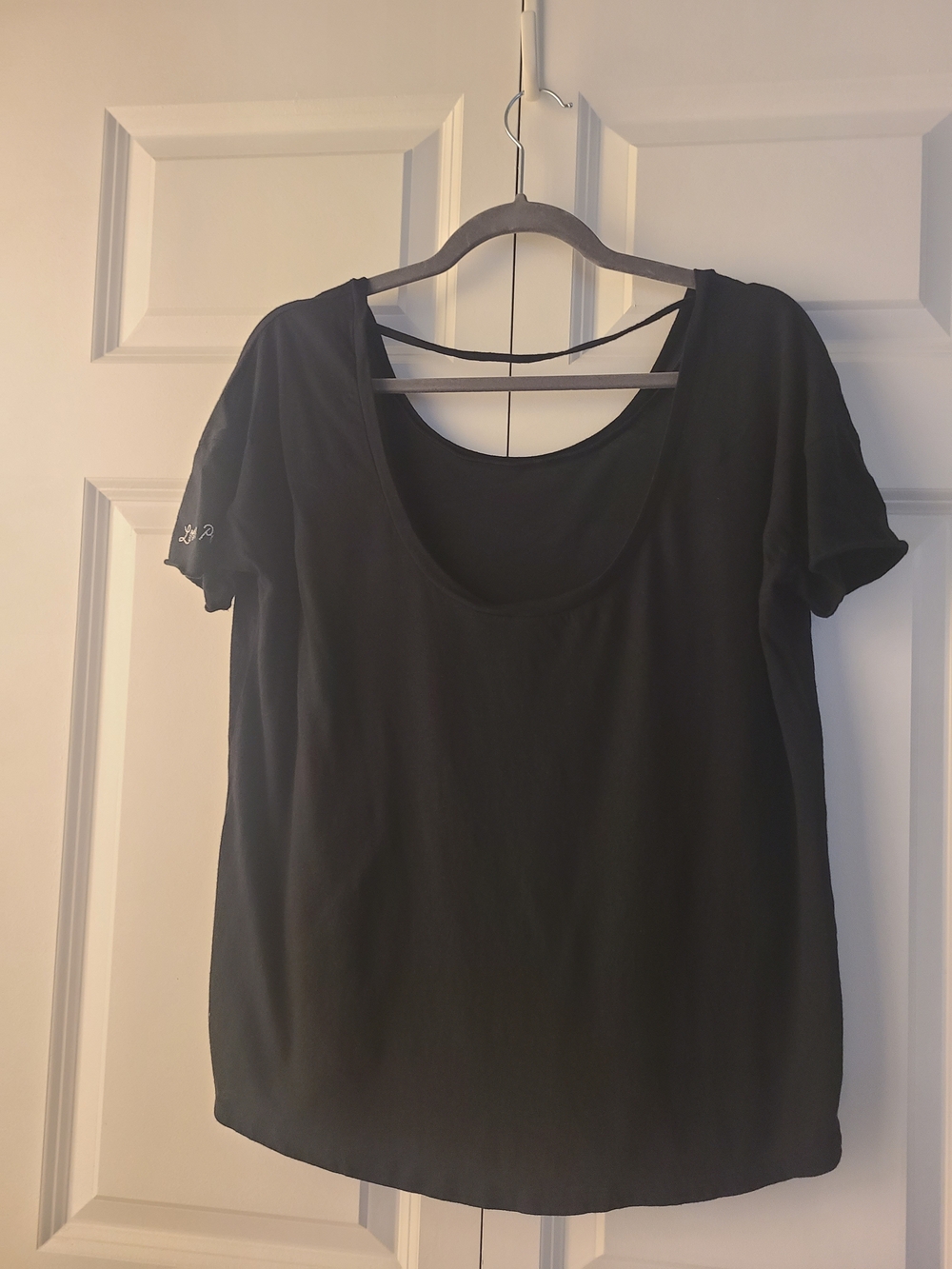 PINK VS Open Back Tee Size L Black- Look At Sleeve Says "Love PINK"